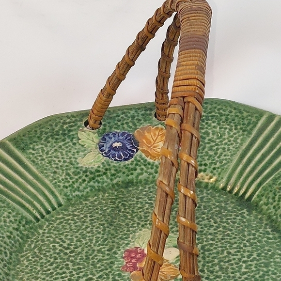 Vintage Rattan Handled Ceramic Plate Green and Fall Leaf Pattern Made In Japan - Picture 4 of 9
